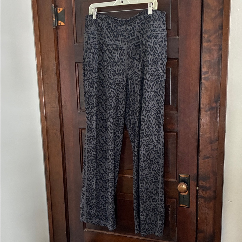 Halara xl animal print wide leg pant